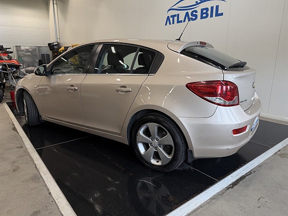 Chevrolet Cruze 3 of 5