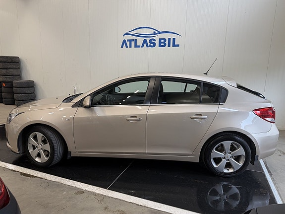 Chevrolet Cruze 2 of 5