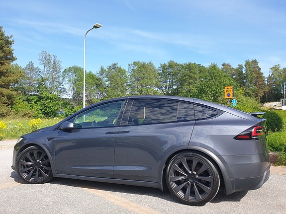 Tesla Model X 24 of 30
