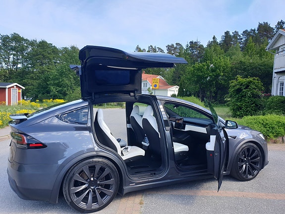Tesla Model X 2 of 5