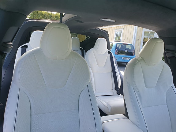 Tesla Model X 19 of 30