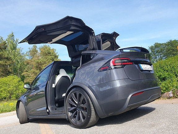 Tesla Model X 25 of 30
