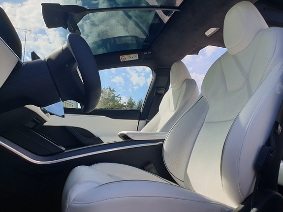 Tesla Model X 9 of 30