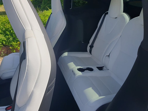 Tesla Model X 18 of 30