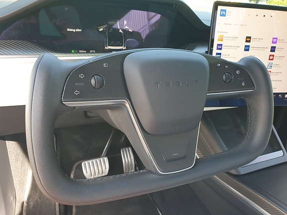 Tesla Model X 17 of 30