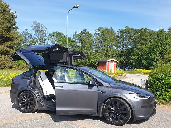 Tesla Model X 7 of 30