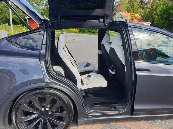 Tesla Model X 6 of 30