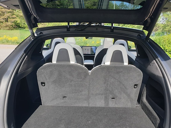 Tesla Model X 20 of 30