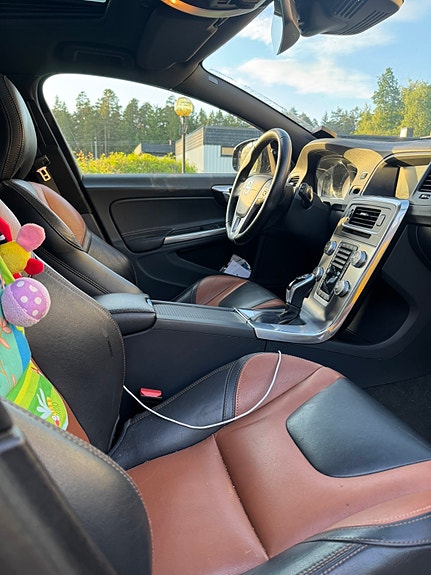 Volvo V60 Cross Country 5 of 5