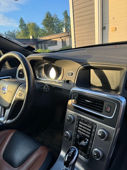 Volvo V60 Cross Country 4 of 5