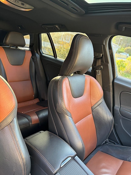 Volvo V60 Cross Country 3 of 5