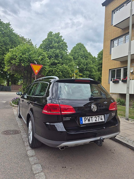 Volkswagen Passat Alltrack 4 of 5