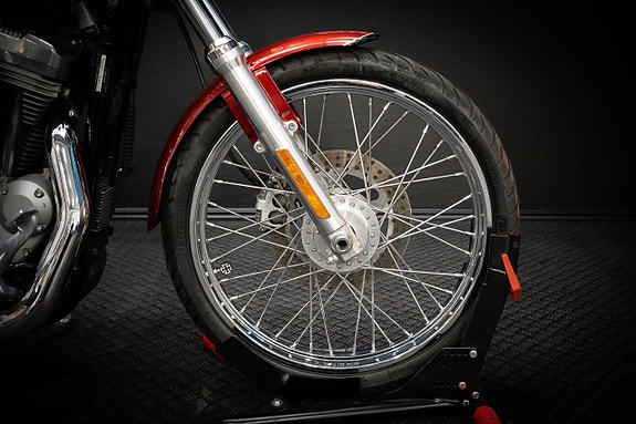 Harley-Davidson SPORTSTER 883 CUSTOM (XL883C) 7 of 15