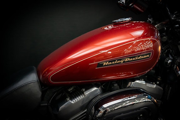 Harley-Davidson SPORTSTER 883 CUSTOM (XL883C) 8 of 15