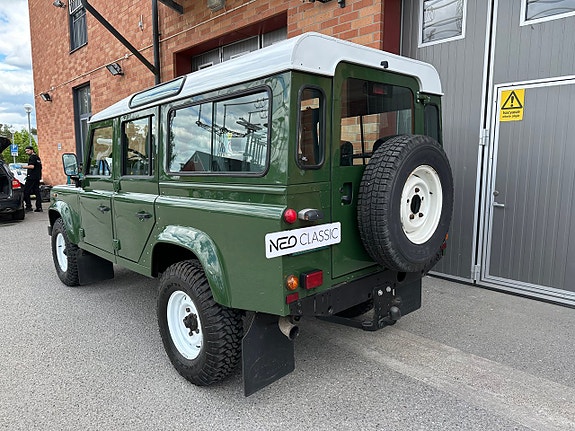 Land Rover Defender 110 3 of 5