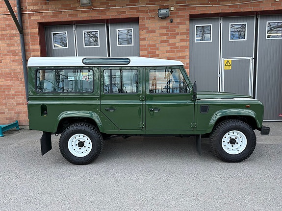 Land Rover Defender 110 5 of 5