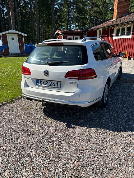 Volkswagen Passat 2 of 5