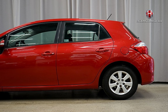 Toyota Auris 7 of 18