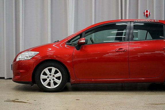 Toyota Auris 6 of 18