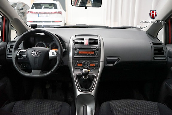 Toyota Auris 11 of 18