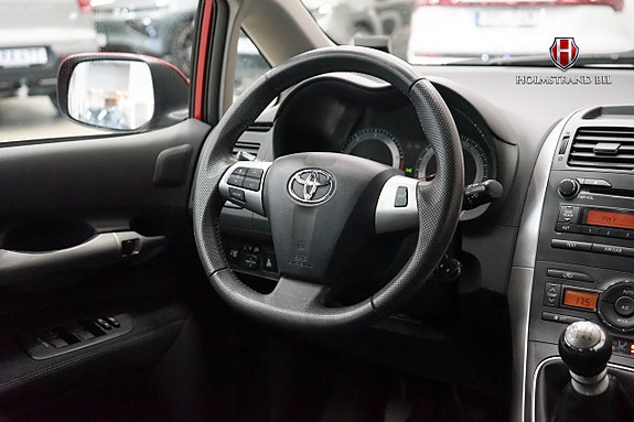 Toyota Auris 12 of 18