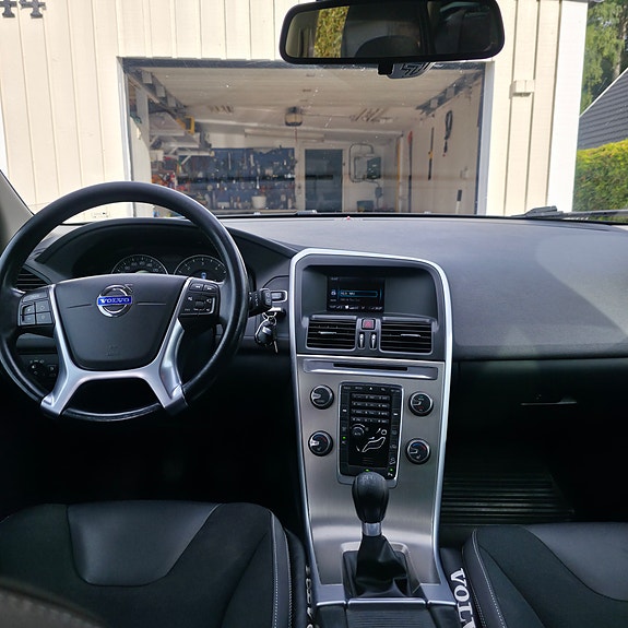 Volvo XC60 5 of 9