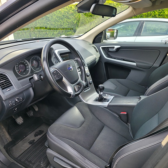 Volvo XC60 7 of 9