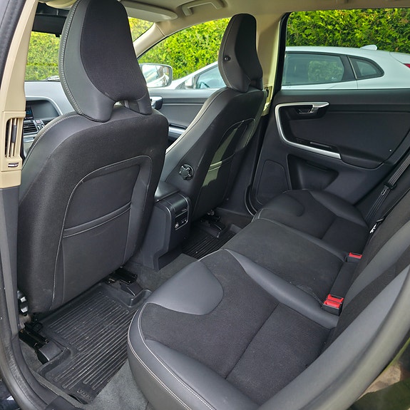 Volvo XC60 8 of 9