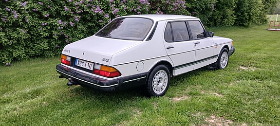 Saab 900 2 of 4