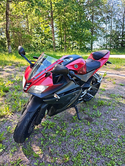 Yamaha YZF-R125 3 of 5