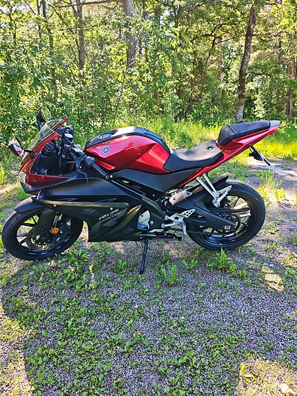 Yamaha YZF-R125 4 of 5