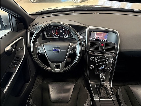 Volvo XC60 3 of 5