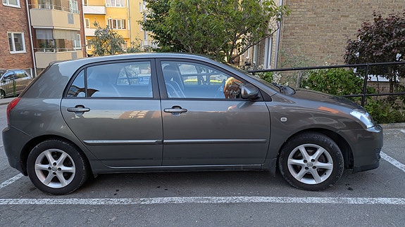 Toyota Corolla 3 of 5