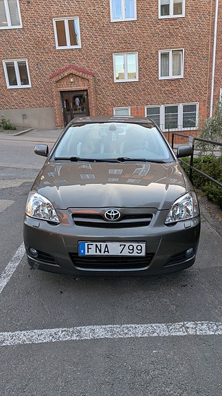 Toyota Corolla 2 of 5