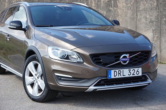 Volvo V60 Cross Country 3 of 5