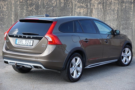 Volvo V60 Cross Country 8 of 26