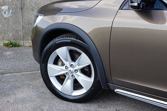 Volvo V60 Cross Country 7 of 26