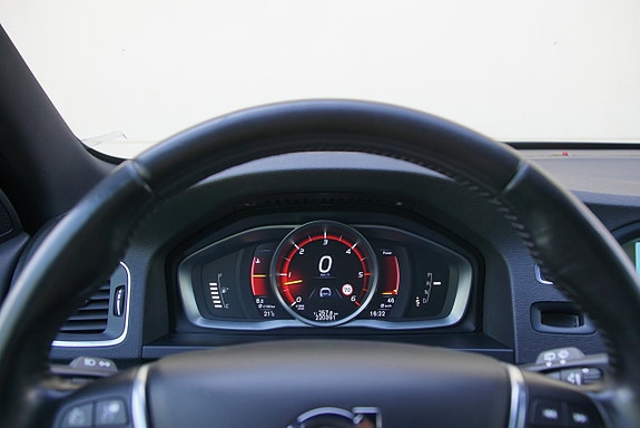 Volvo V60 Cross Country 18 of 26