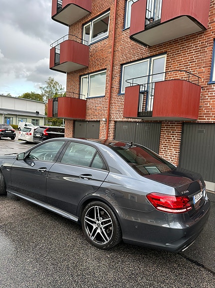 Mercedes-Benz E220 2 of 2