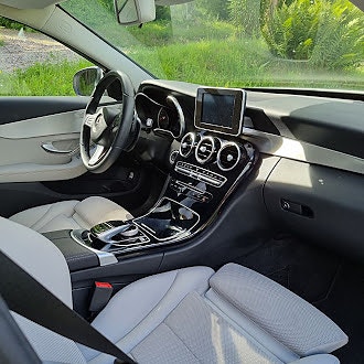 Mercedes-Benz C350 3 of 5