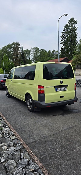 Volkswagen Caravelle 3 of 5