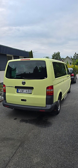 Volkswagen Caravelle 4 of 5