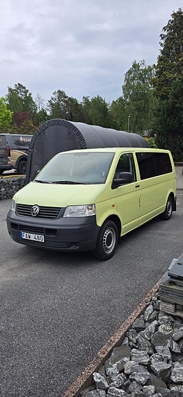Volkswagen Caravelle 2 of 5