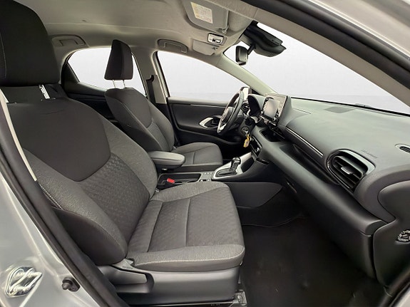 Toyota Yaris 11 of 30