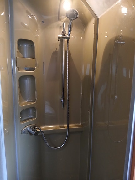 Elnagh Duke 590 L 8 of 11