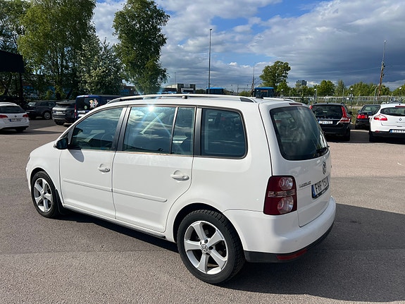 Volkswagen Touran 4 of 5