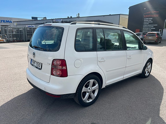 Volkswagen Touran 3 of 5