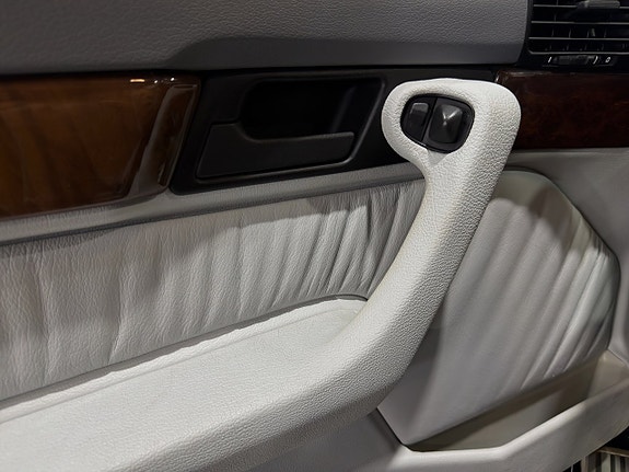 BMW 540i 16 of 24
