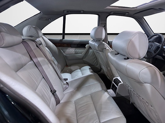 BMW 540i 10 of 24