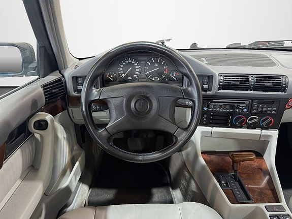BMW 540i 11 of 24